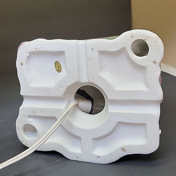 VINTAGE 90s ST.NICHOLAS SQUARE "CHURCH" PORCELAIN LIGHTED BUILDING - Picture 6 of 9